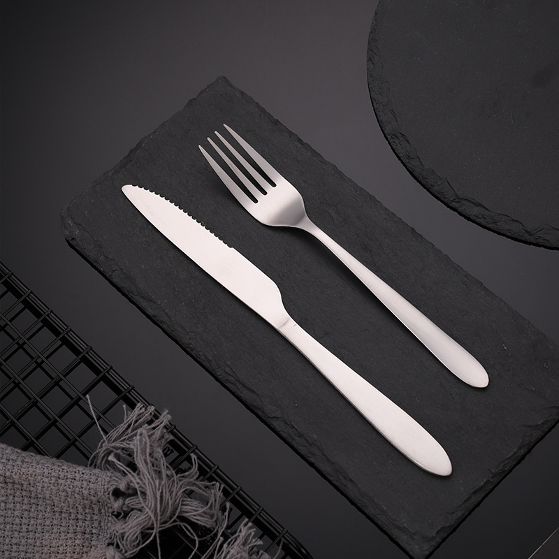 Amazon Cross-Border Light Handle Thickened Stainless Steel Cutlery Knife And Fork Home Hotel Western Steak Knife And Fork Two-Piece Set Application Scenario