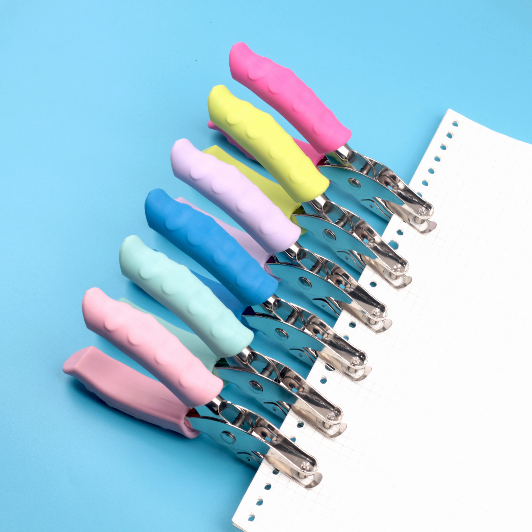 Wholesale of 6mm circular single-hole punching machine, macaron punching pliers, loose-leaf rubber-coated labor-saving punching machine