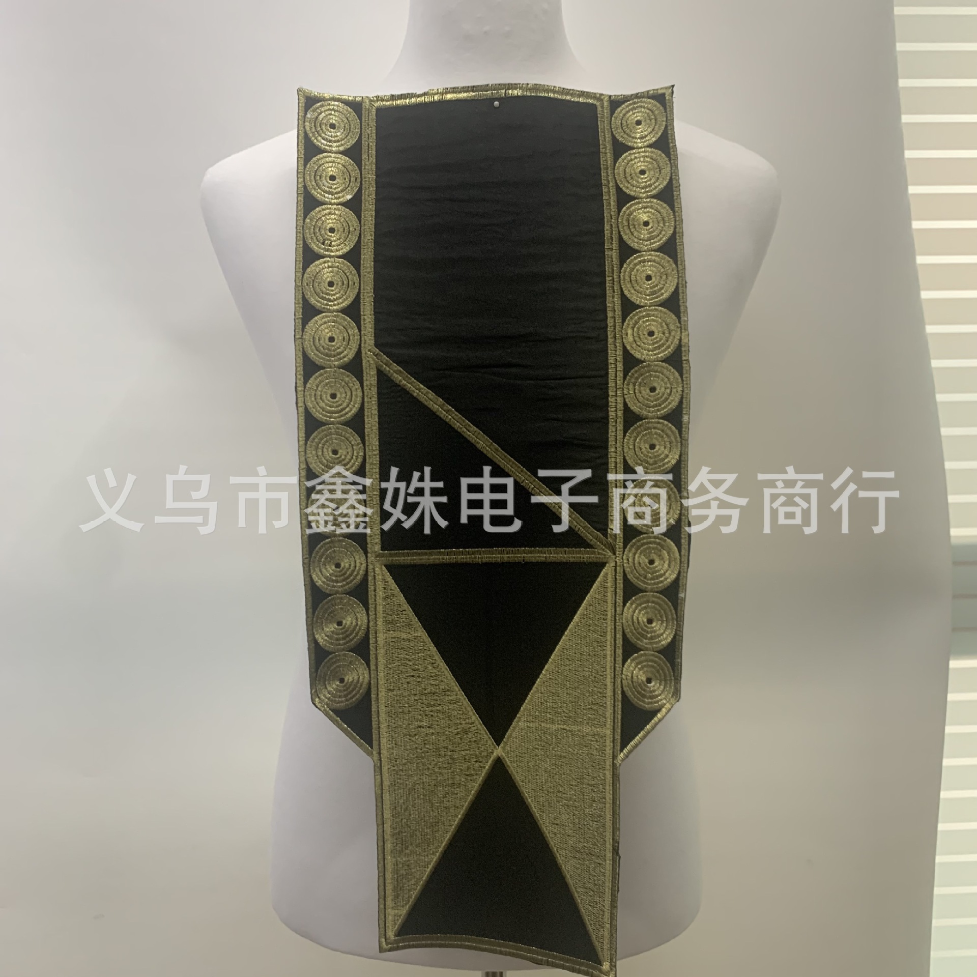 Stage costume accessories in stock: multi-color rectangular embroidered circular collar