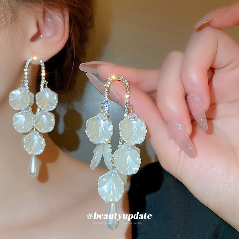 Silver needle, pearl, flower, shell, long tassel earrings, light luxury and fashionable design sense, high-end earrings wholesale details Picture