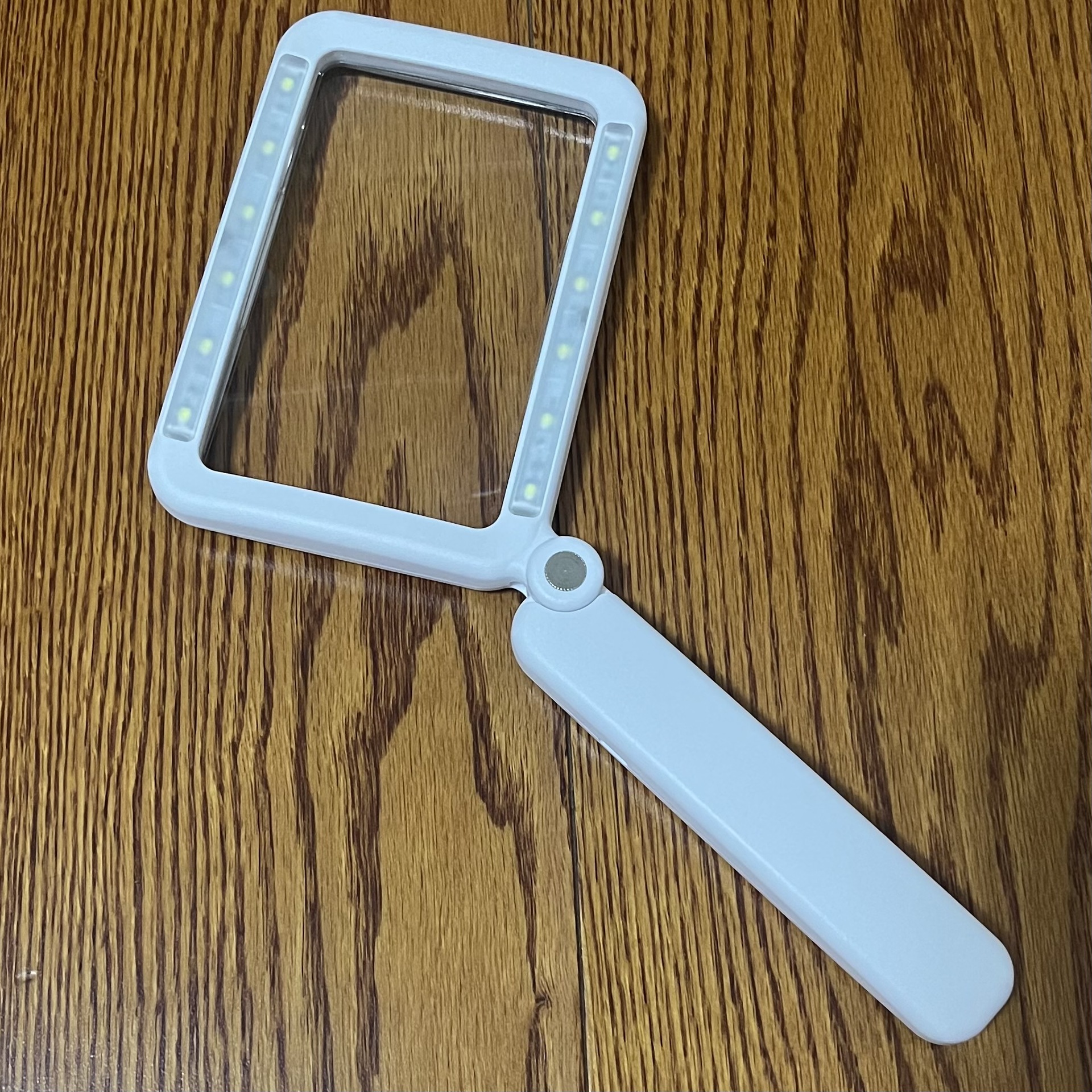 New handheld charging foldable glass with battery level display and 12 LED lights for the elderly to read square magnifying glass Specification image