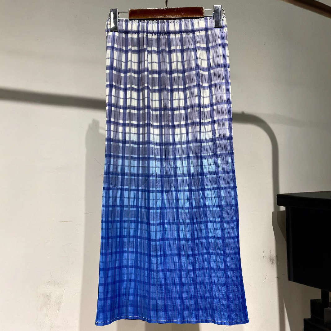 The 2025 summer new Miyake pleated women's half-length fishtail skirt is fashionable, versatile and slimming Specification image