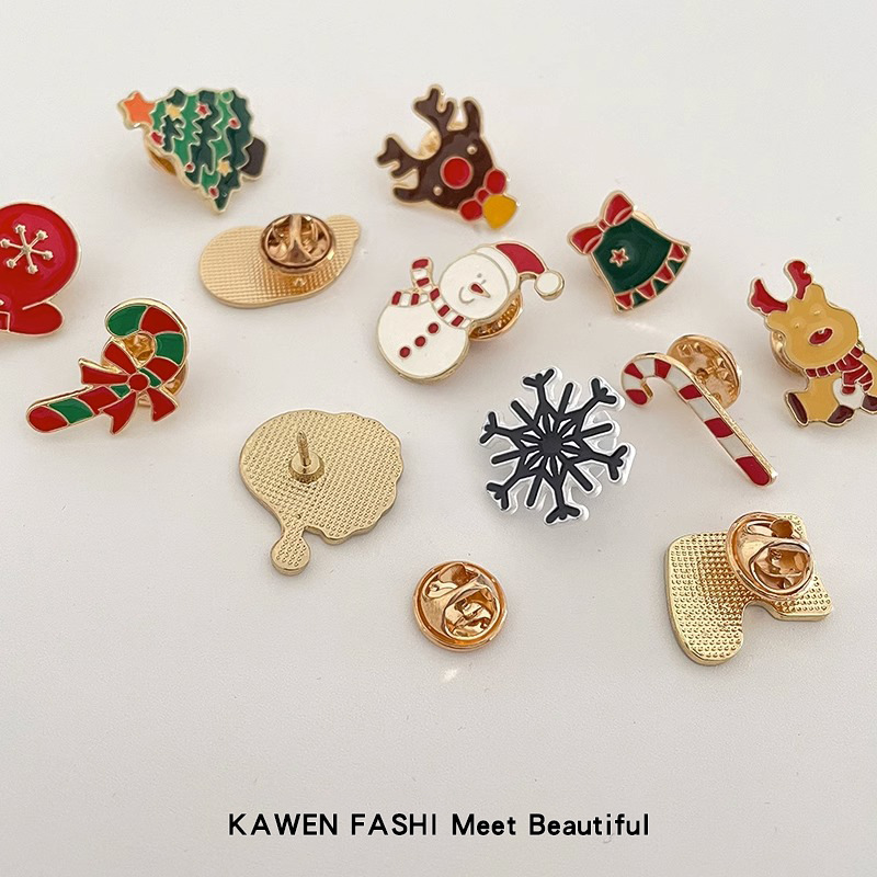 2023 New Christmas Brooch Lady Decorative Badge Santa Pin Day Cute Instagram Fashion Personality Accessory Application Scenario