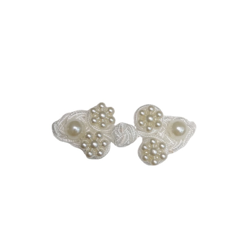 A small chanel-style decorative buttoned beaded fabric pipa coat, hand-sewn black buttoned white three-wheel and four-wheel pearl shoes Item Picture