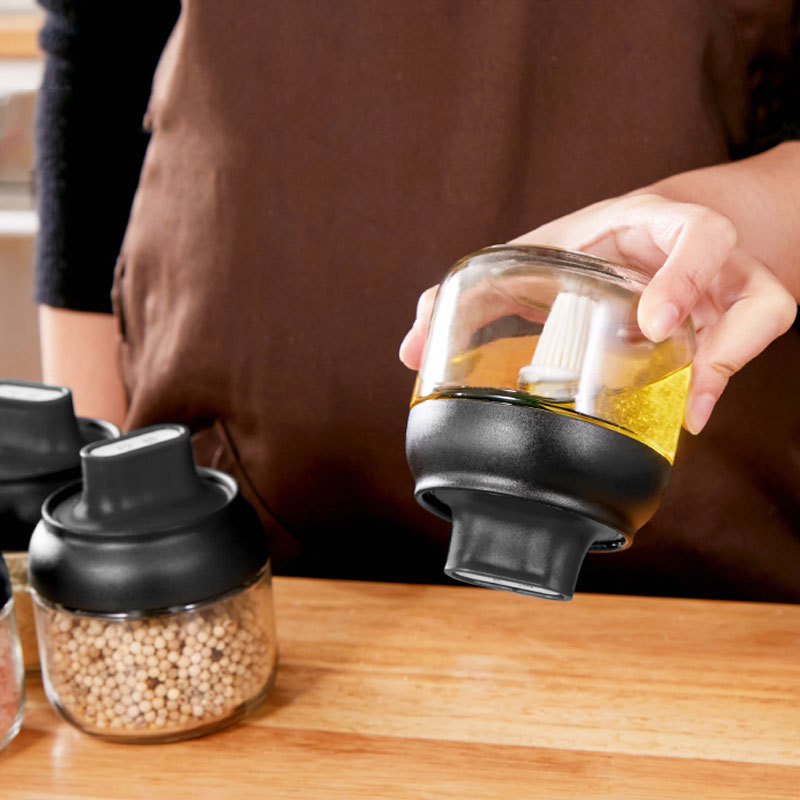 Wholesale seasoning boxes, glass household oil jugs, seasoning bottles, moisture-proof sets, salt shakers, kitchen storage, honey jars Application Scenario