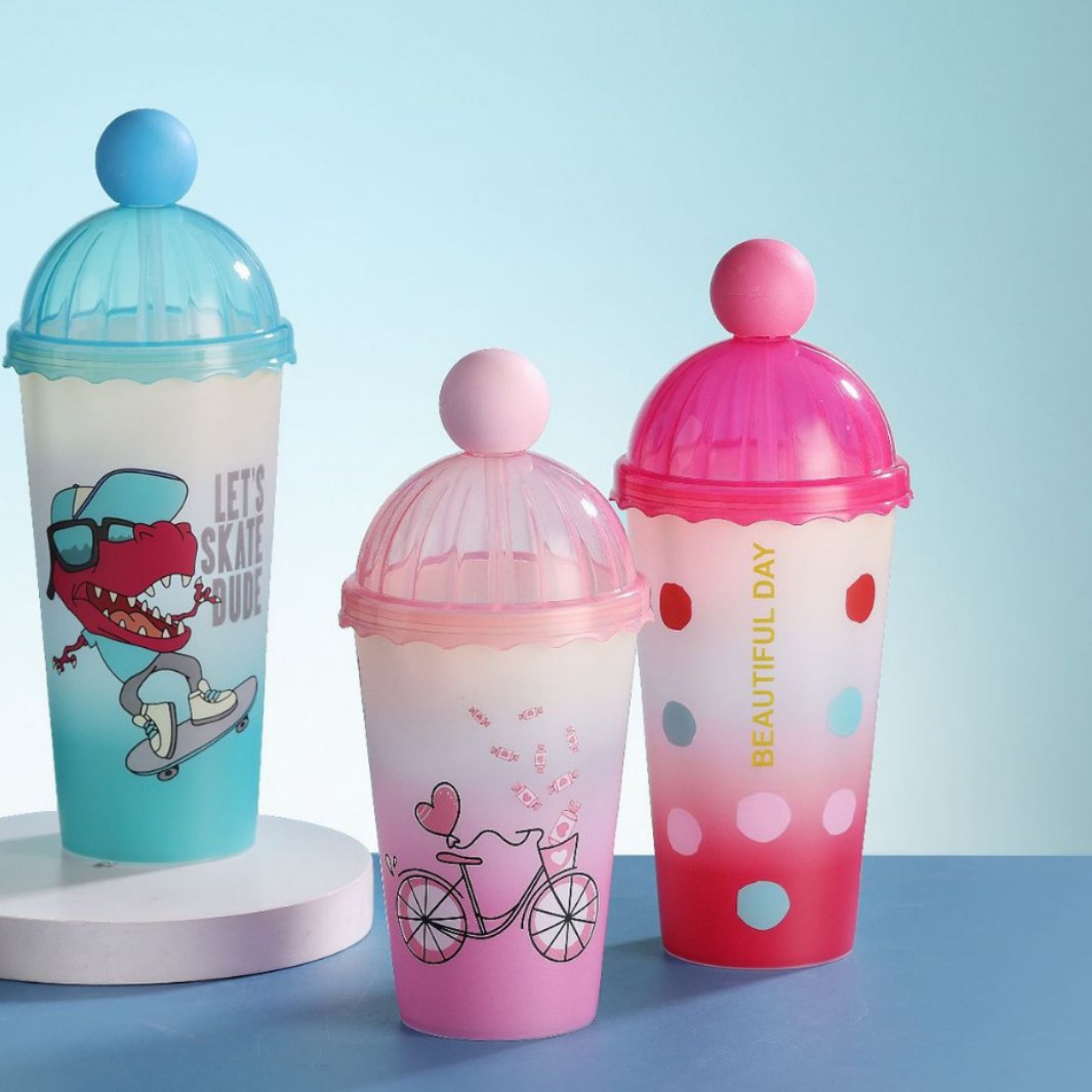 New cartoon plastic water cups, creative cartoon animal straw cups, high appearance level, cute milk tea and juice cups wholesale Specification drawing