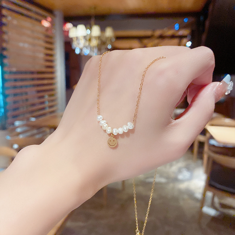 French Sweet Temperament Pearl Necklace Female Niche Design Smiley Face Pendant Choker 2024 New Collarbone Chain details Picture