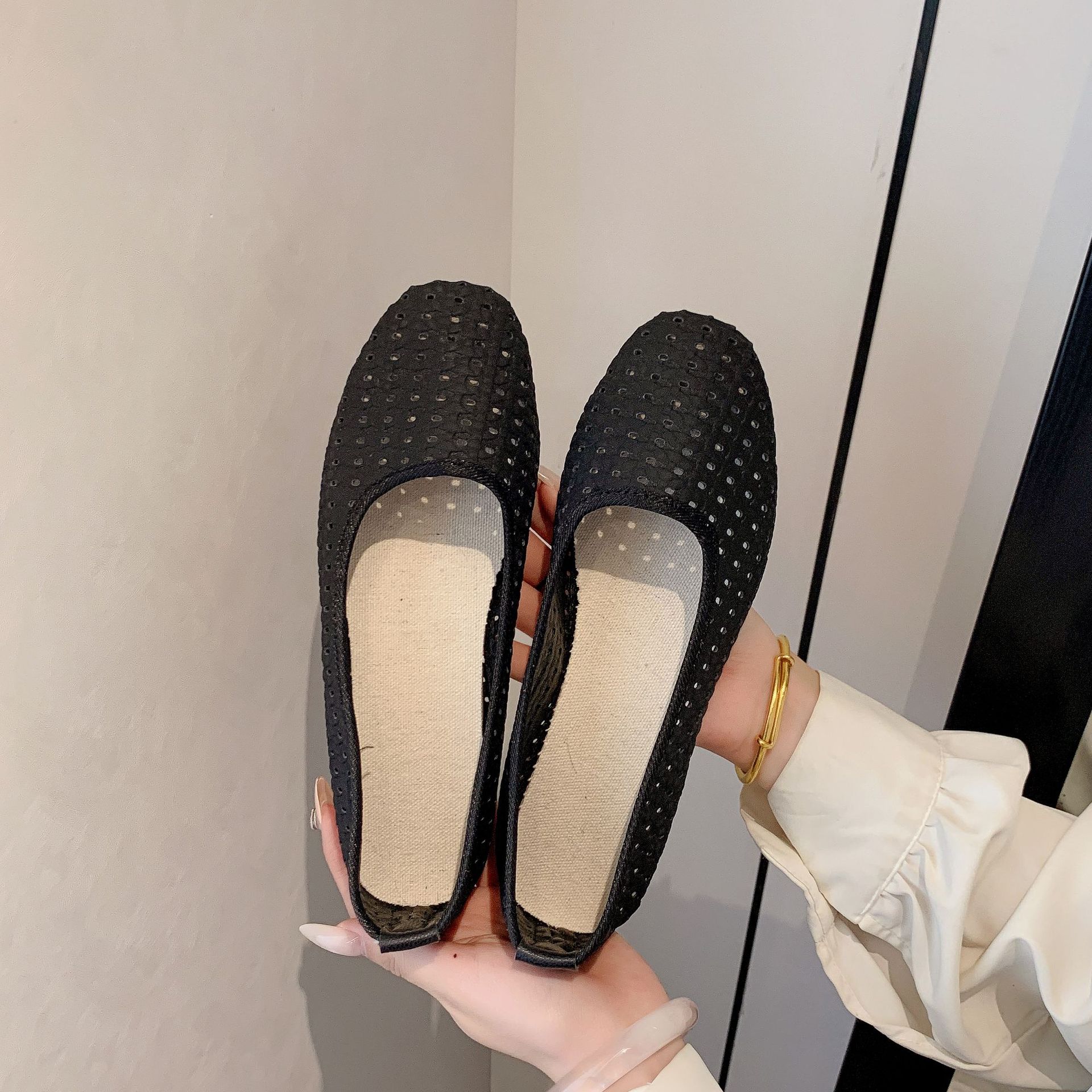 新款单鞋女软底舒适镂空网面平底鞋休闲孕妇妈妈透气护士凉鞋外贸详情1