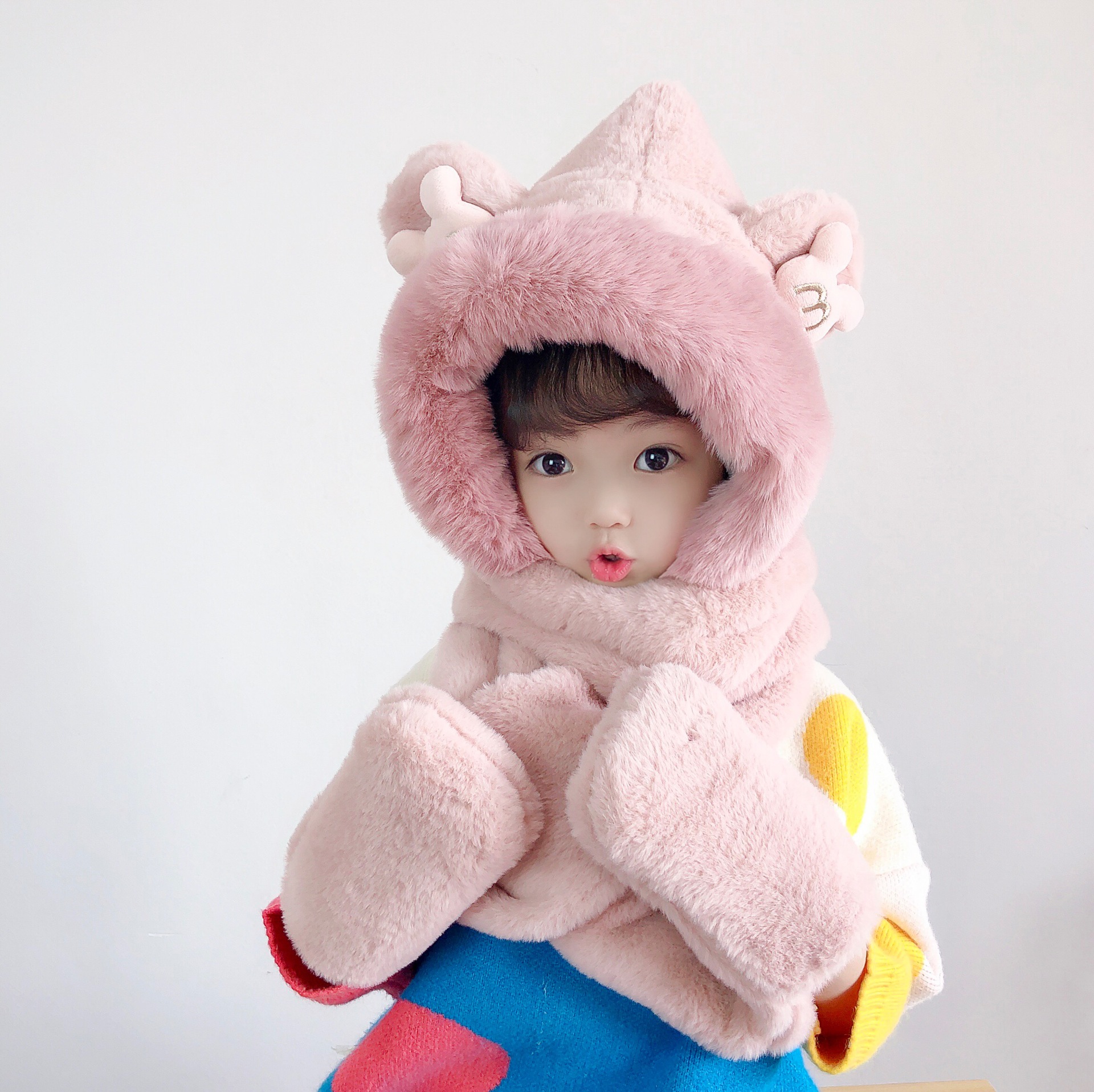 Autumn And Winter New Children's Plush Hat Gloves Scarf Three-Piece Set Of Children's Female Treasure Winter Cute Warm Neck details Picture