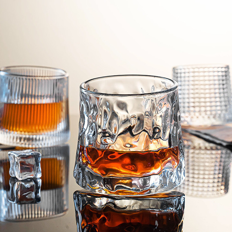 Serving Spinning Top Glasses Thickened Decompression Whiskey Glasses Beer Glasses Personality Tumbler Rotating Glasses Home Bar Hotel Essential Drink Glass Juice Glass