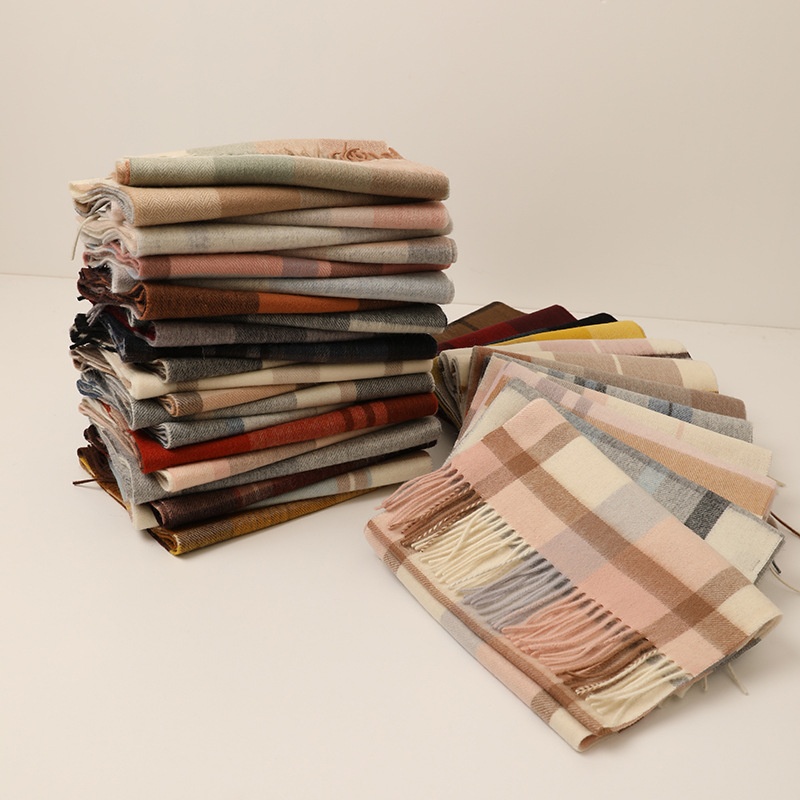Autumn and winter wool scarves, checkered scarves, winter warm men's long scarves, women's long flowing hair scarves details Picture