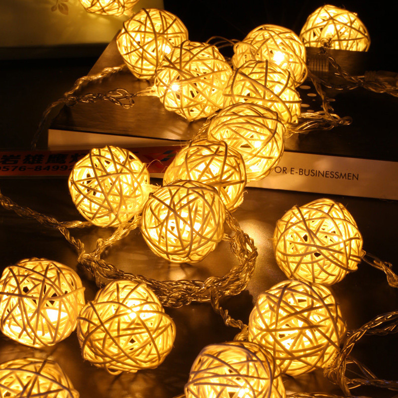 2021新品泰国白色彩色3cm藤球LED灯串网红灯房间卧室木质装饰彩灯图