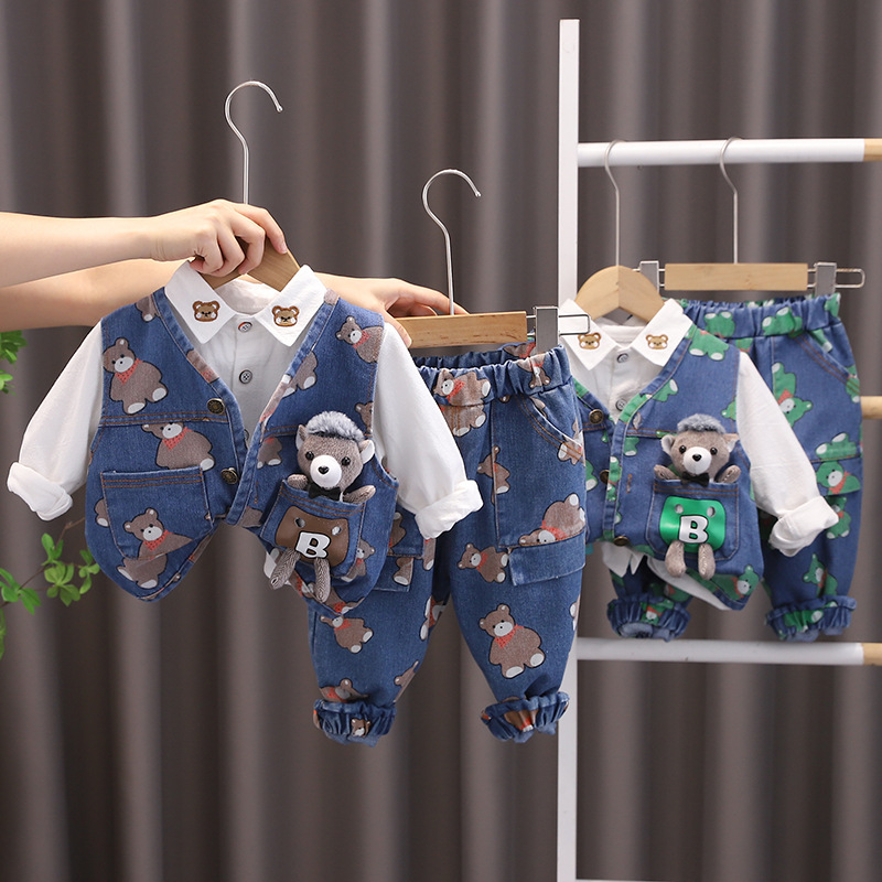 A trendy three-piece baby clothing set for boys in autumn, a spring and autumn children's vest coat, and a cool and stylish children's suit
