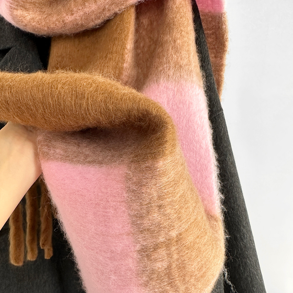Wholesale of new colored mohair scarves with a fashionable and high-end feel, thickened checkered scarves, and European and American scarves and shawls Specification image