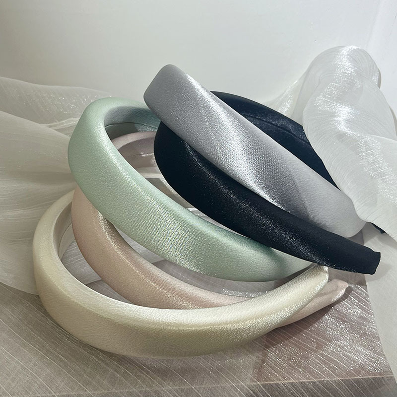 Super Positive Color Light Pearlescent Satin Hair Band South Korean Ins Silver Head Band Advanced Sense Of High Cranial Top Hair Accessories Application Scenario