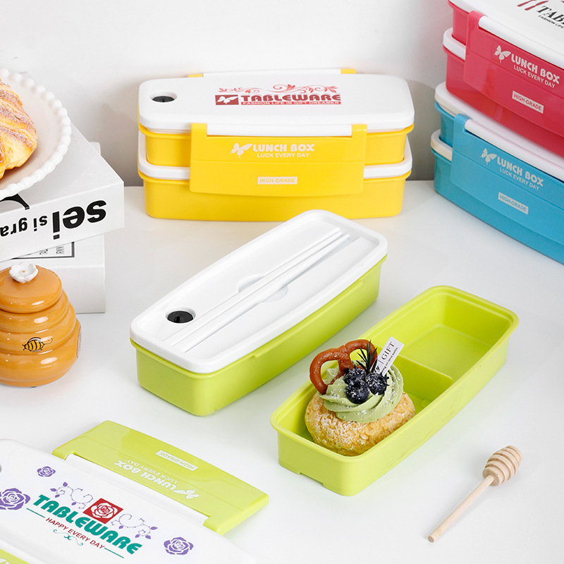 Students and children divided lunch box Japanese portable double-layer bento box can be microwave heated office lunch box Application Scenario