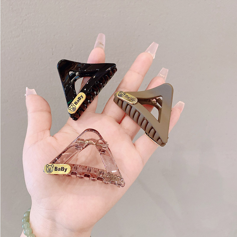 New Niche Design Letters Medium Size Pumpkin Grab Female Triangle Simple Texture Shark Clip Hair Grab Hair details Picture