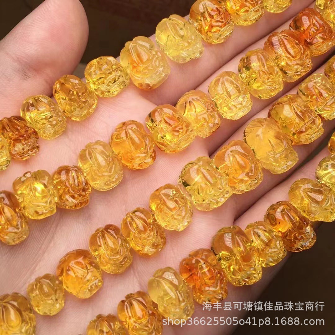 Natural Amber Wax Mini Pixiu Wax Rich Chicken Oil Yellow Carving Three-Dimensional Shape Full Factory Direct Sales Item Picture