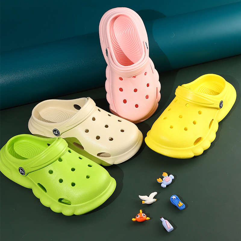 eva beach clothhole slippers for women, indoor couples, breathable clothhole shoes with a toe cap, and a comfortable feeling when stepping on feces. Wholesale Specification image