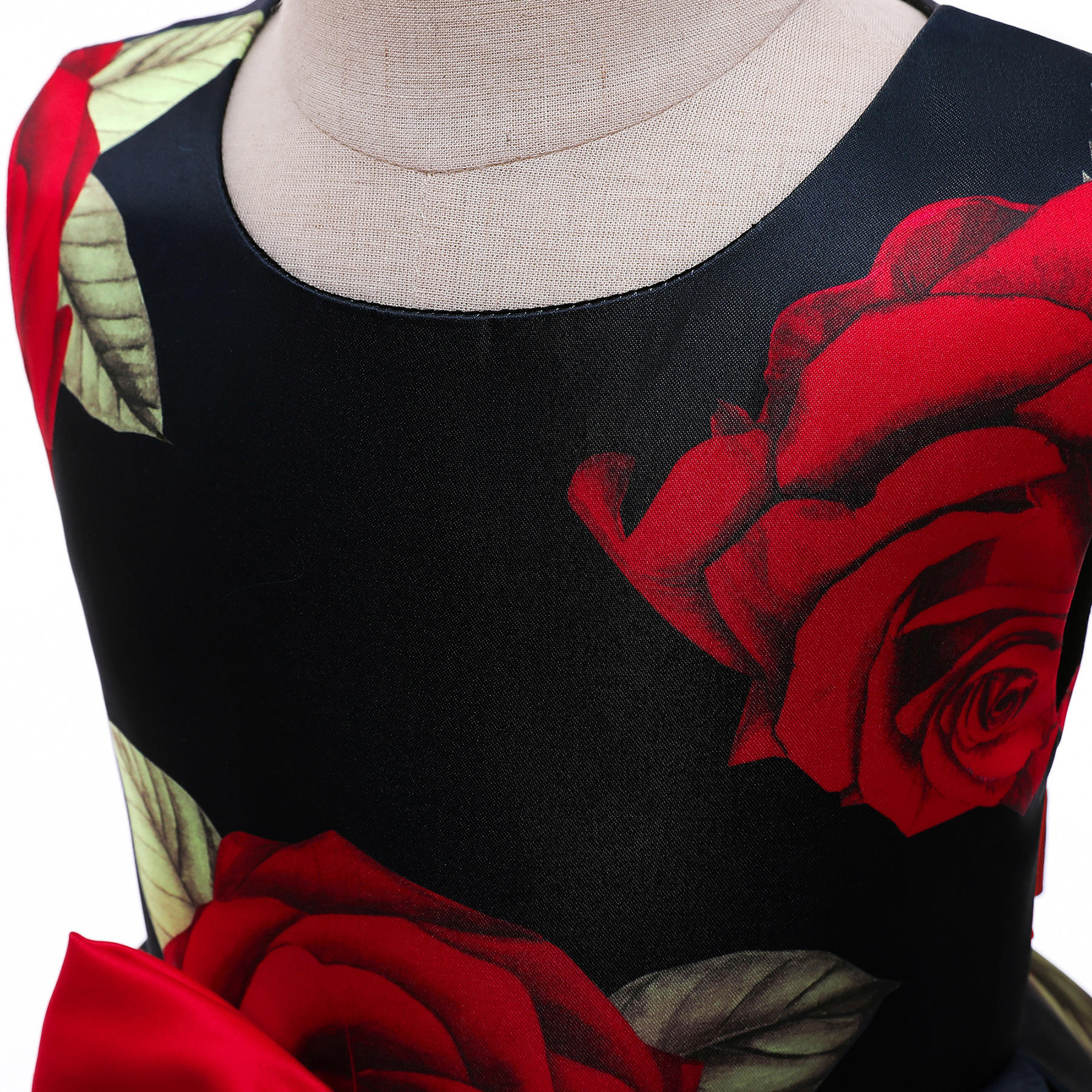 Wholesale of girls' dresses, foreign trade girls' children's clothing, red vest dresses, baby printed princess dresses, children's evening gowns Application Scenario