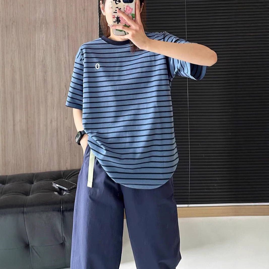 This timeless Korean-style women's dress is simply the same striped short-sleeved T-shirt. The loose round-neck T-shirt for women is trendy Application Scenario