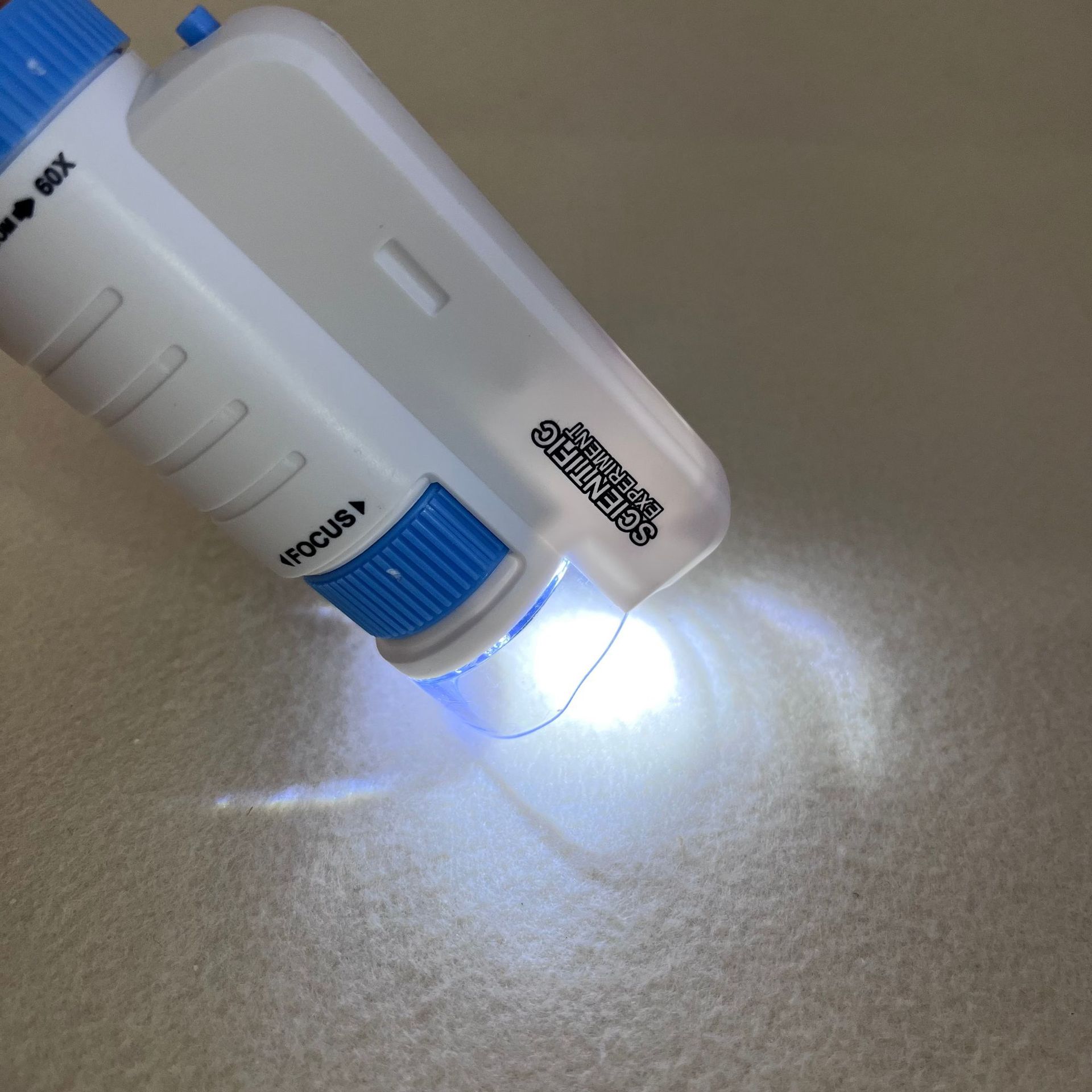 Amazon's best-selling new 60-200X handheld microscope with a lamp and stepless adjustment can be used for banknote inspection Specification image