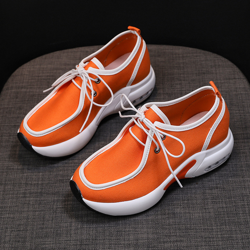 The large-sized single shoes for women in the 2022 autumn are fashionable canvas shoes with sponge soles and color-blocked women's lace-up sports shoes Application Scenario
