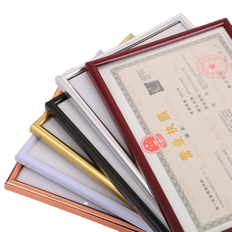 إطارات ترخيص الأعمال التجارية هي من الطراز الذهبي من طراز PVC مربوطة بنسخة موجبة من طراز A4A3 لمنتجات المصنع Item Picture