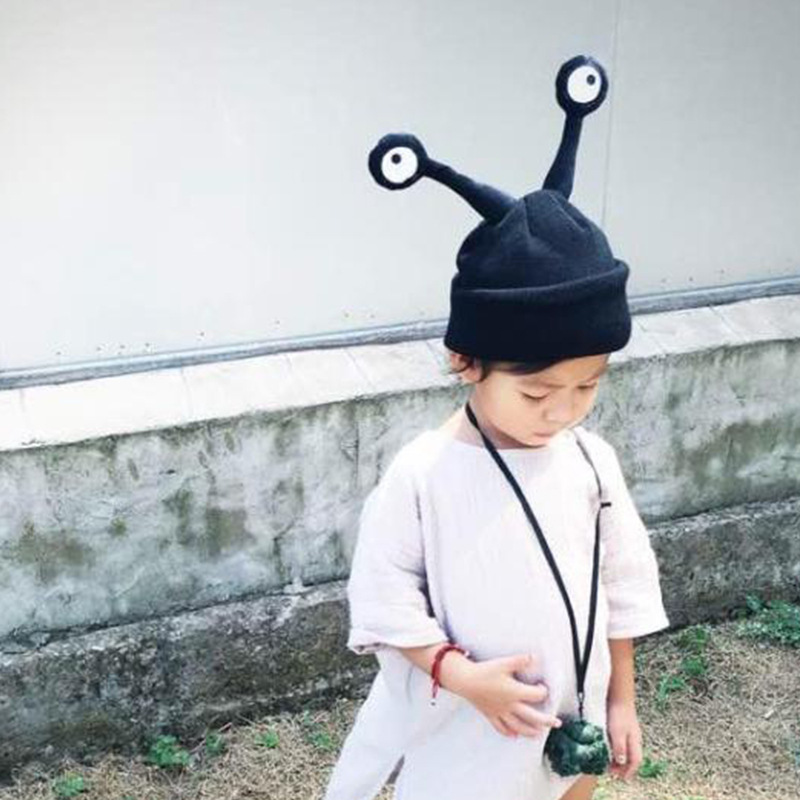 Korean autumn and winter two-antennae-shaped baby woolen knitted caps, fashionable insect caps for boys, girls and children, keep warm Application Scenario
