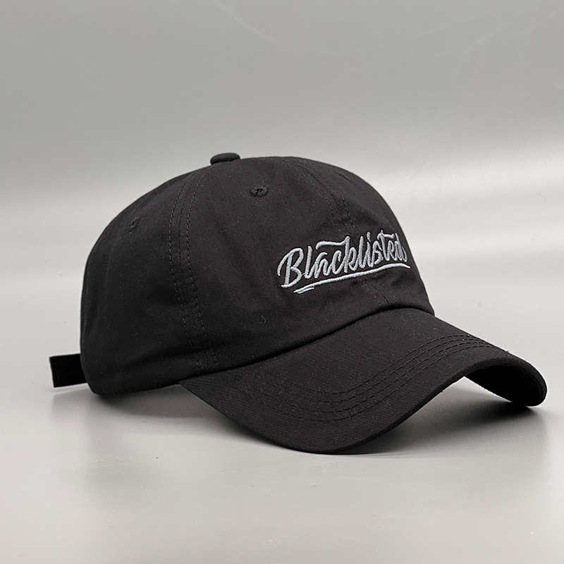 BLACK letter-embroidered baseball cap for women, all-season sun protection and shade cap for couples, outdoor travel baseball cap, simple and elegant Application Scenario