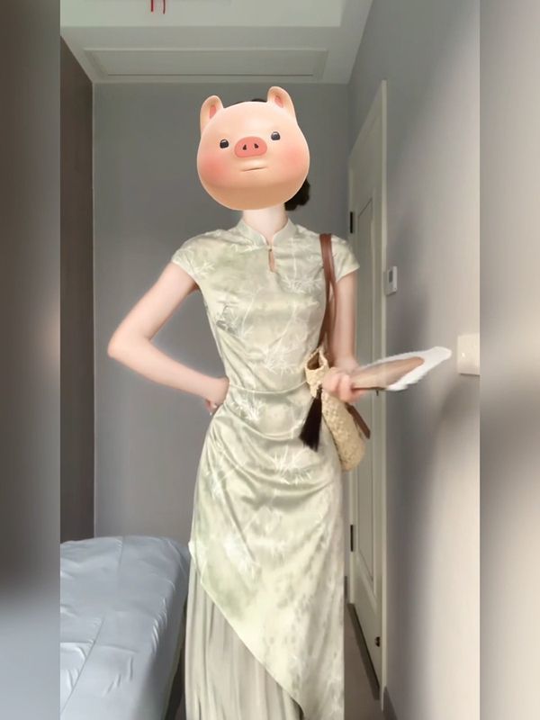 A chubby girl's new Chinese-style elegant and stylish cheongsam dress for women, two fitted long dresses, artistic and retro stand-up collars Application Scenario