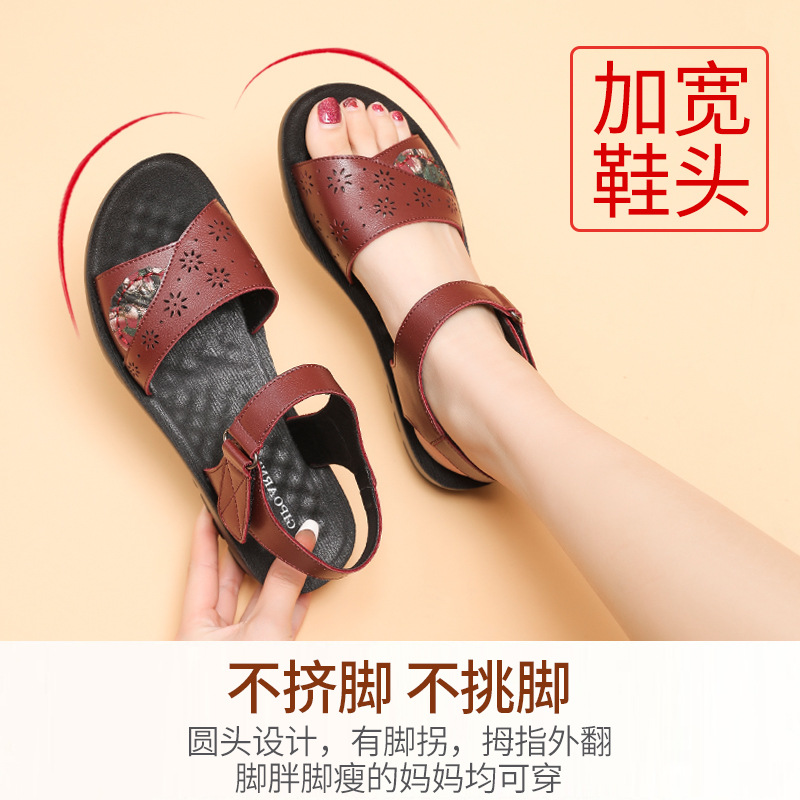 Mom's sandals with soft leather soles for middle-aged women, 2024 new style, comfortable for middle-aged and elderly women, flat and anti-slip, for grandmothers Specification image