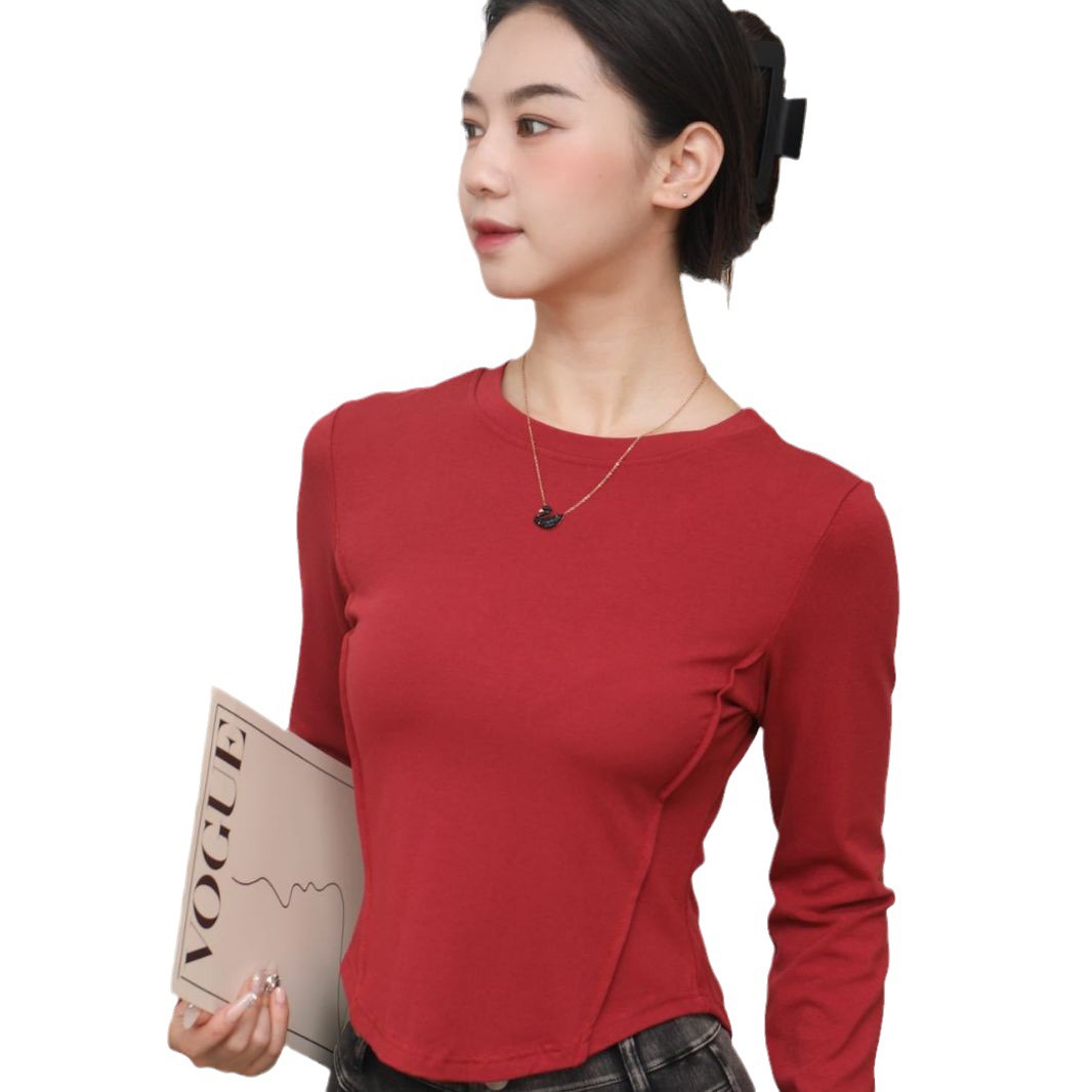 For the 2023 autumn and winter women's wear, this tailcoat is designed with a slim fit for women, paired with a T-shirt and a knitted long-sleeved cinched-waist top Item Picture