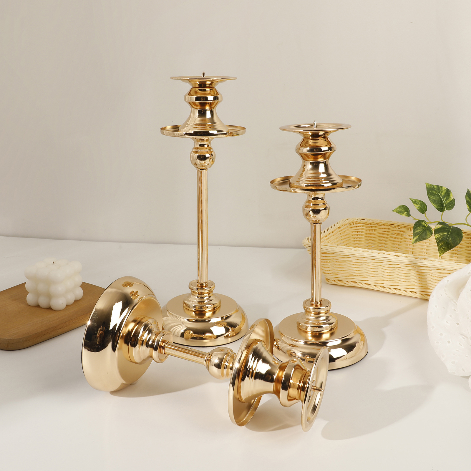 European Light Luxury Candle Table Romantic Candlelight Dinner Props Iron Ornaments Home Vintage Table Candlestick Decoration Specification drawing
