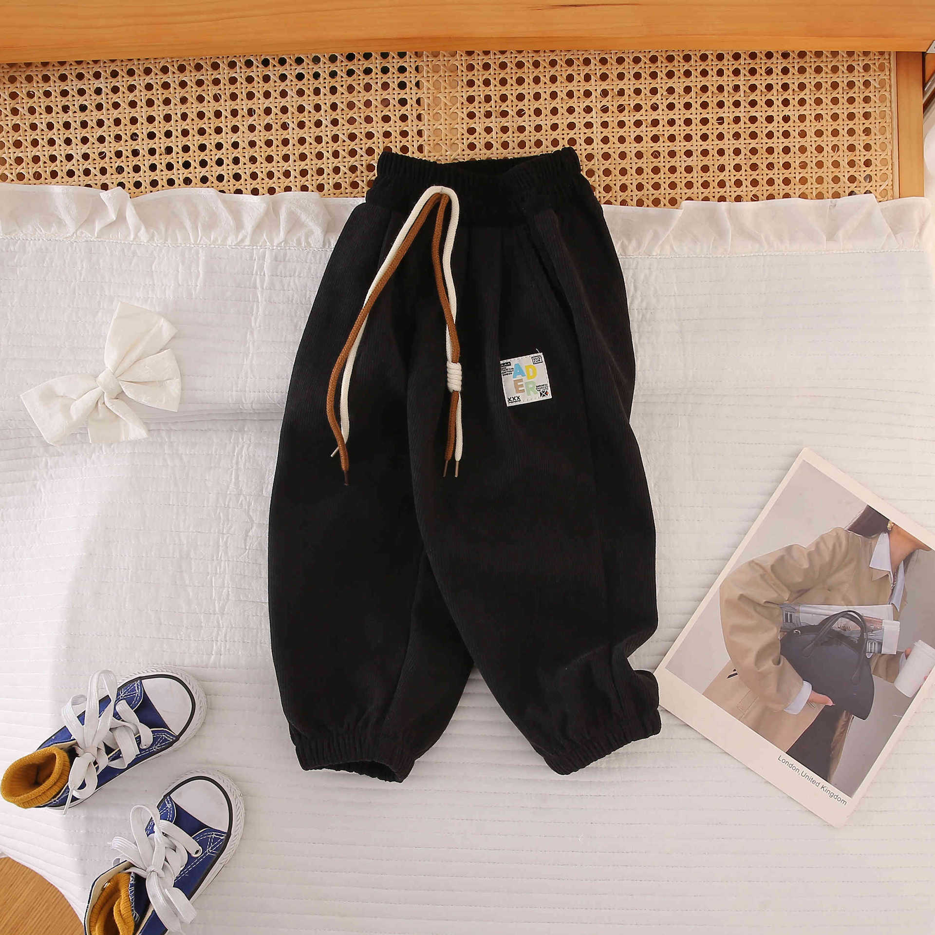 Spring and Autumn's new style of pants: boys' sportswear pants, girls' corduroy loose tight-fitting pants, casual and stylish baby pants details Picture