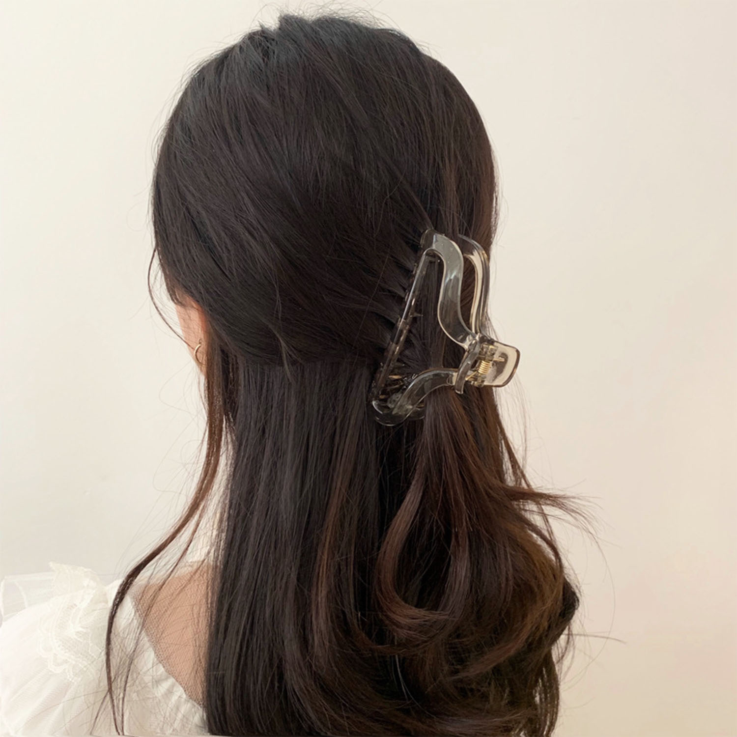 Wholesale new transparent hair clips, updo headwear, fashionable hair clips, simple back head updo clips from the manufacturer details Picture