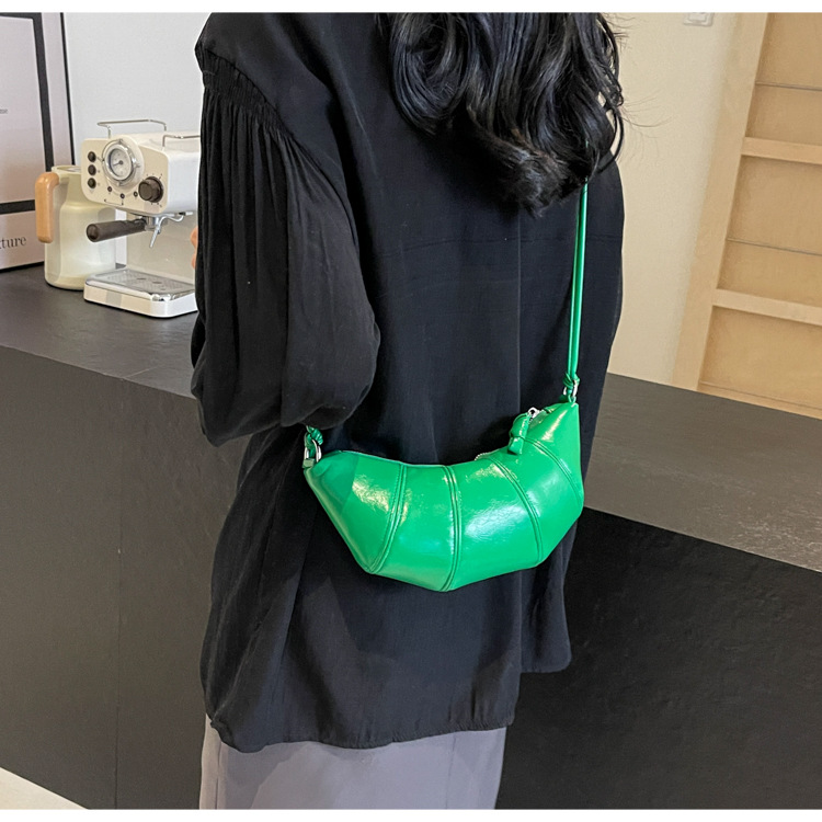 跨境外贸牛角包女包新款潮简约时尚斜挎饺子包百搭单肩箱包皮具男士手提包详情22