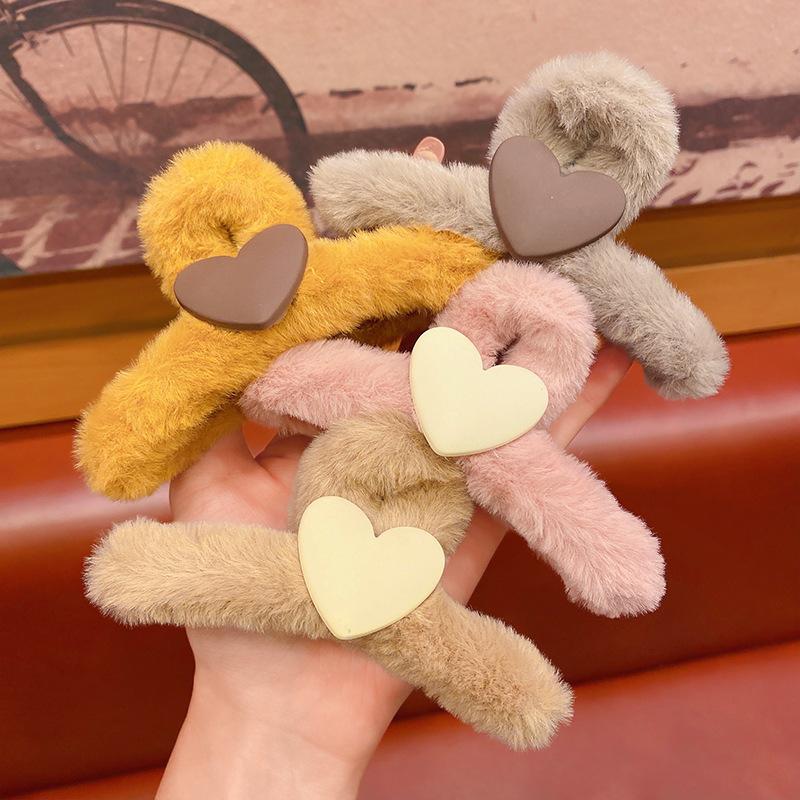 秋冬毛绒爱心抓夹简约大号发抓后脑勺发夹子外出盘发鲨鱼夹发饰女