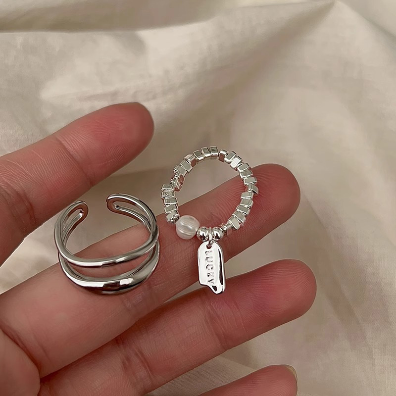 Korean-style niche design double-layer broken silver ring, a fashionable and simple style for women, versatile and high-end index finger ring Application Scenario