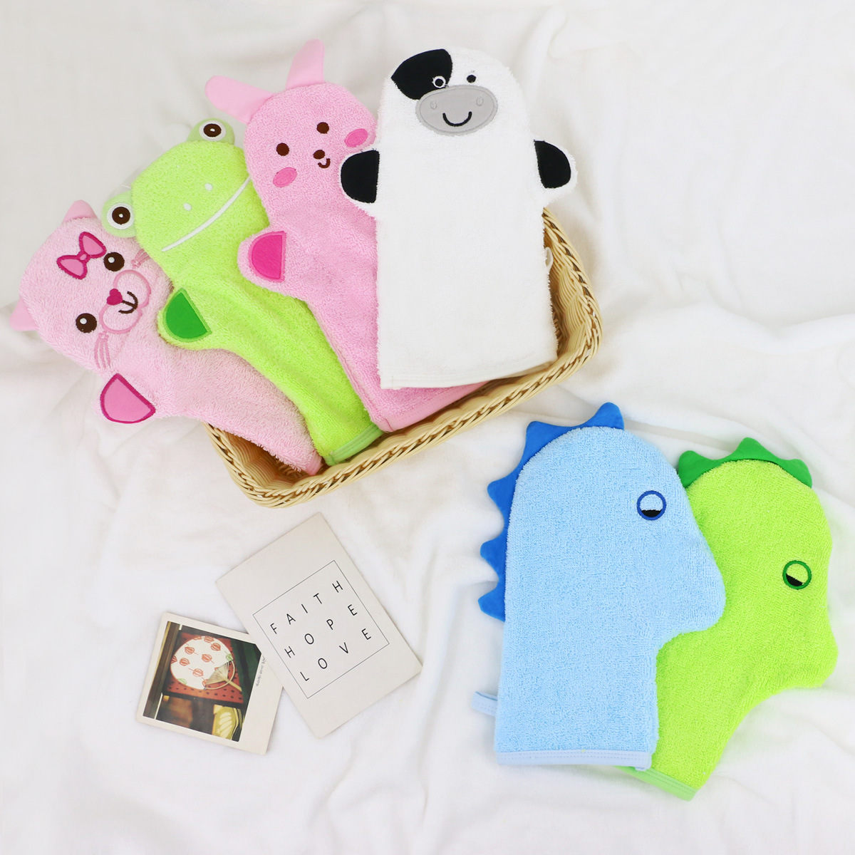 Wholesale large-sized baby cute cartoon bath gloves, children's bath wipes and bath towels, animal-shaped scrub towels