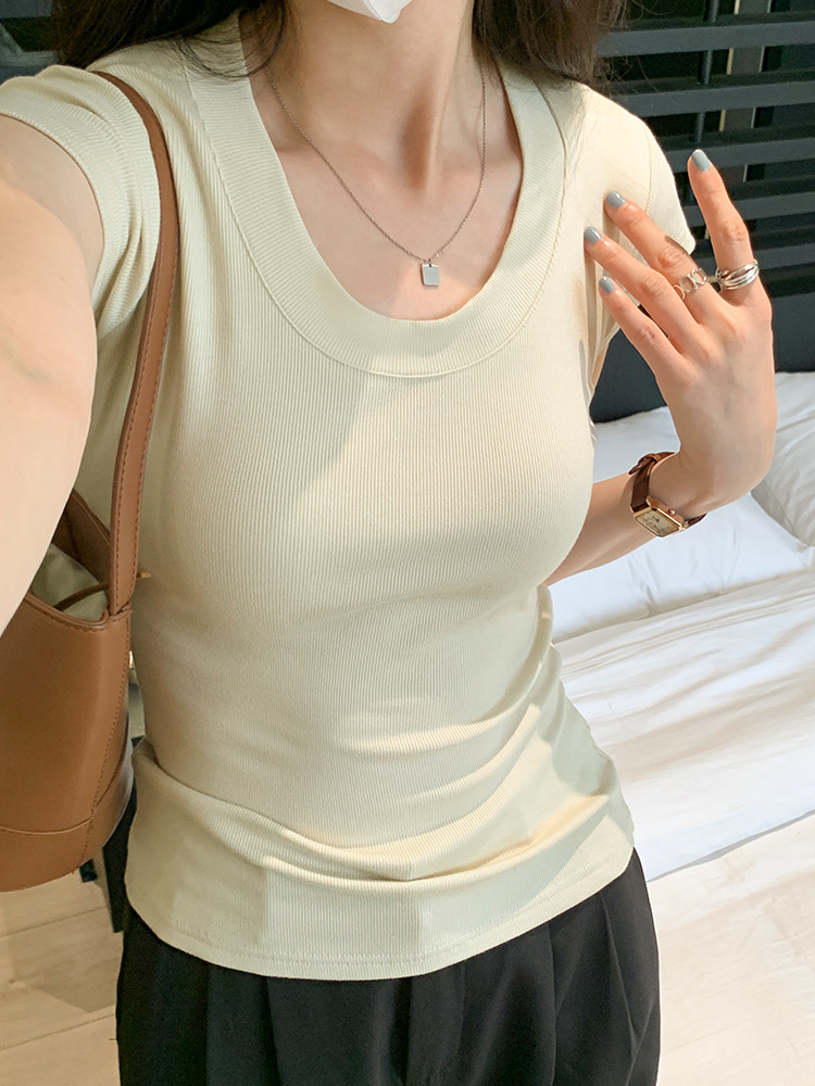 White off-the-shoulder short-sleeved T-shirt for women, slim and slimming, U-neck, new summer 2024 style, unique and stylish bottom layer
