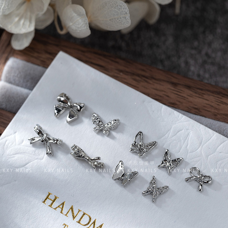 The alloy butterfly bow tie series of nail art accessories is a popular three-dimensional bestseller. It is a high-end and light luxury nail accessory with a butterfly diamond pattern Specification image