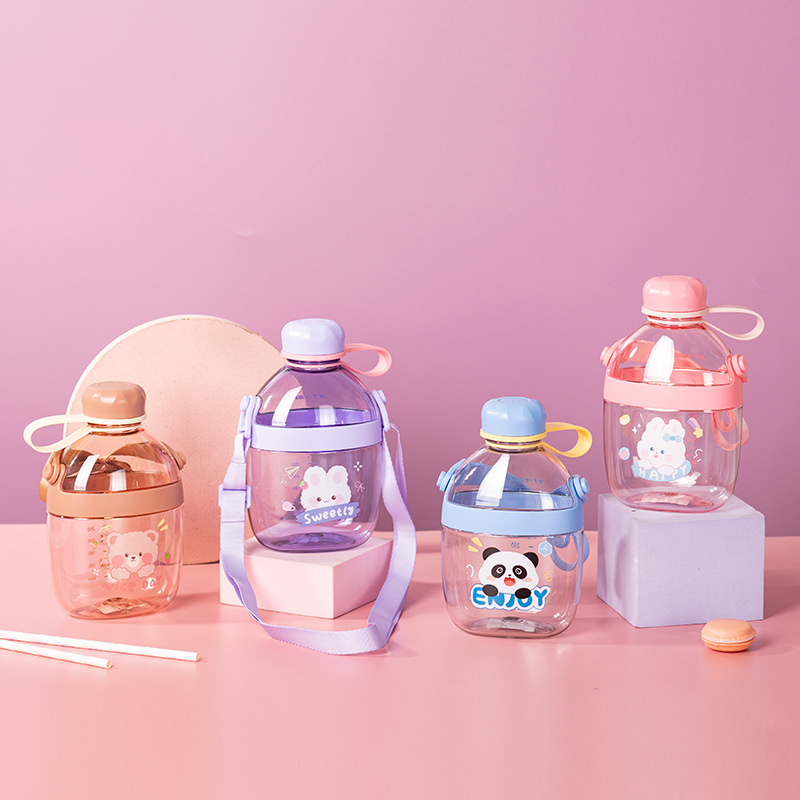 Yiben Cool Space Cup, a square plastic cup, is cute and fresh. It is portable with a shoulder strap and can be carried by hand. It can be used diagonally to carry a water cup details Picture