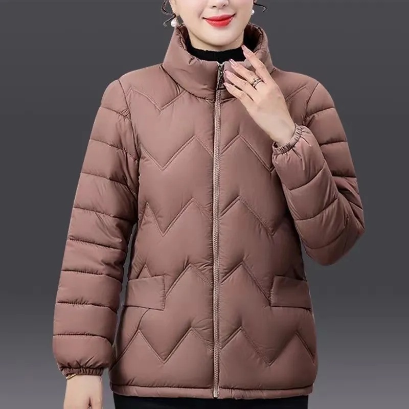 Mom's autumn and winter women's down cotton-padded jacket, middle-aged people's cotton-padded jacket, large size looks petite, short cotton-padded jacket for 40 and 50, fashionable Application Scenario