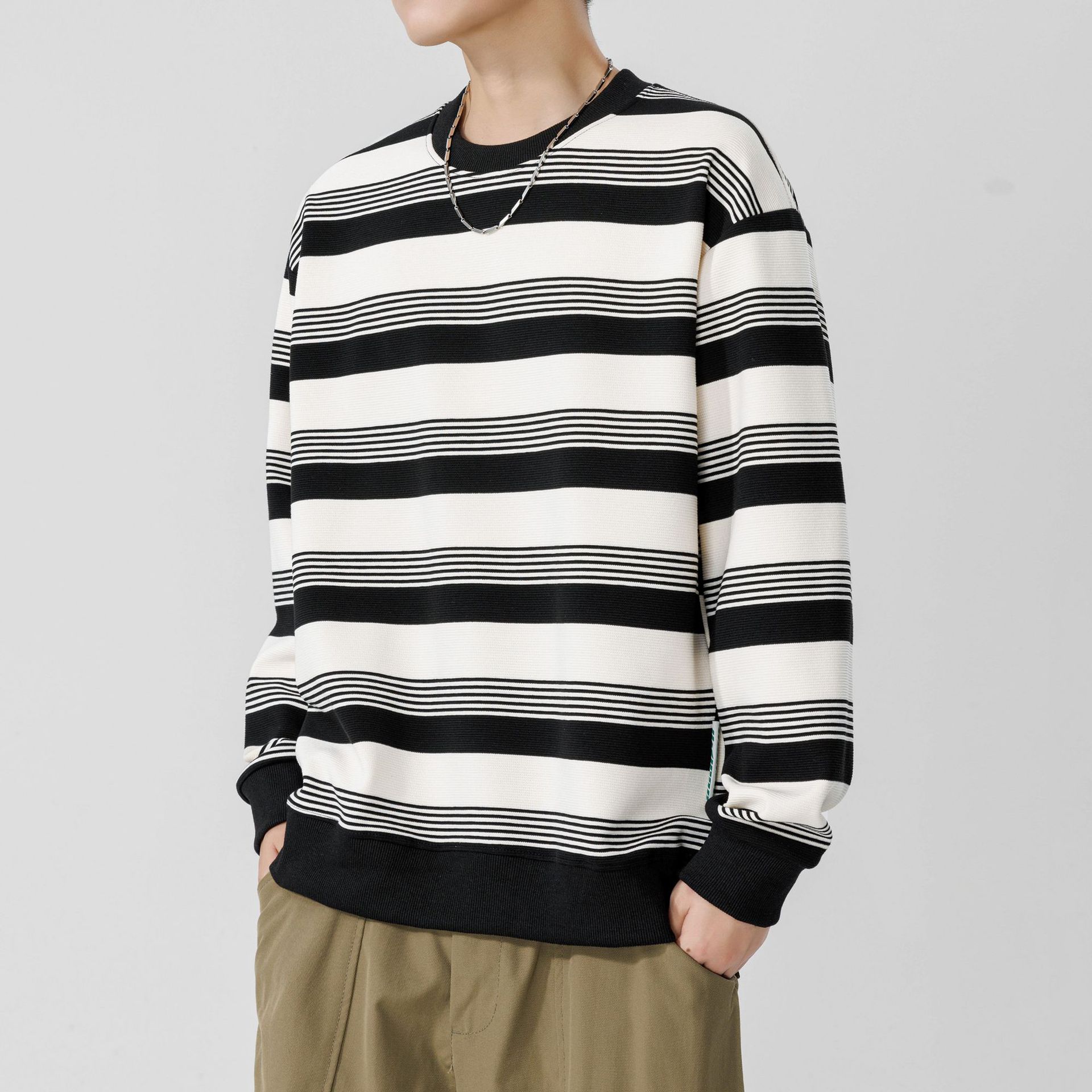 Round-neck striped sweatshirt men's autumn and winter new loose trendy brand men's top couple coat details Picture