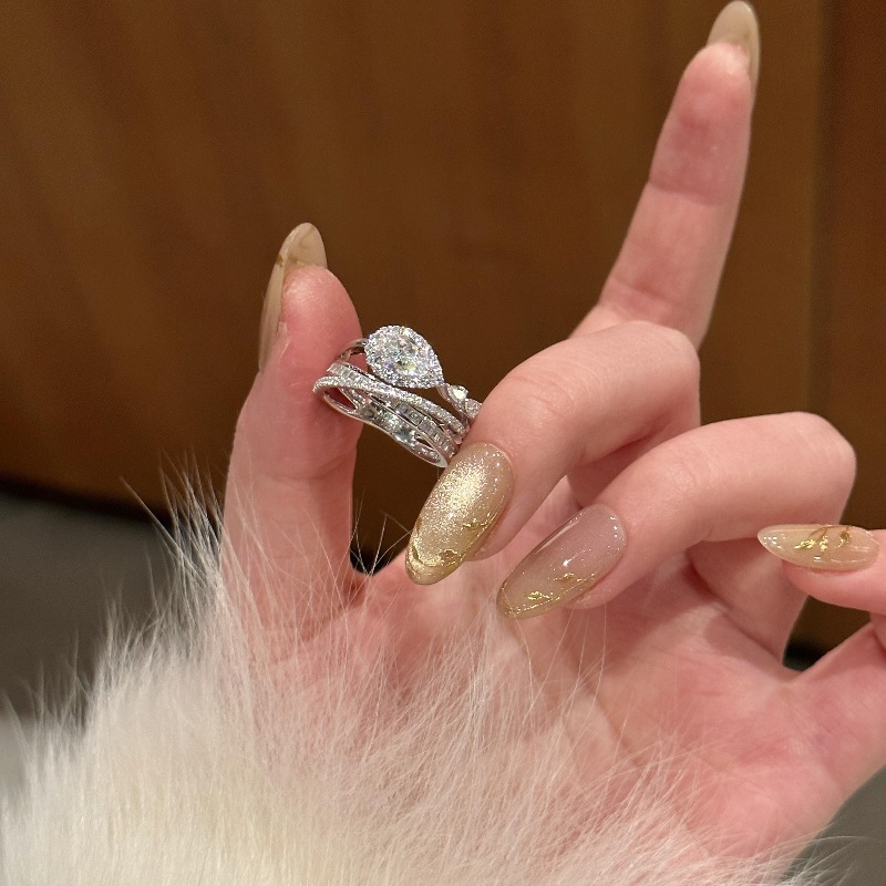 Lujo ligero francés sensación de alto nivel gota de agua multicapa anillo con diamantes entrelazado diseño de nicho exquisito lujo anillo de dedo índice