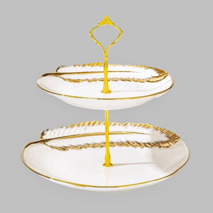 The light luxury ceramic tableware set for dinner plates exudes a sense of sophistication. Wholesale of gold-plated gold plates with golden edges details Picture