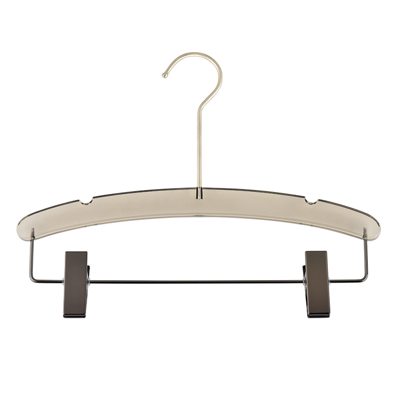 服装店网红亚白底实物图