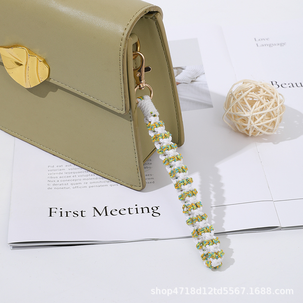 Wholesale of Bohemian colored cotton thread twist hand-woven anti-loss keychains, pendants, bags and decorative pendants Specification image