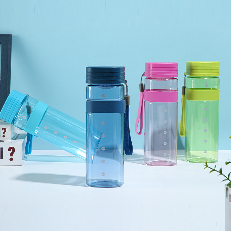 Simple square water cup, plastic space cup, convenient handle, transparent water cup with scale, drinking cup, outdoor sports Specification image